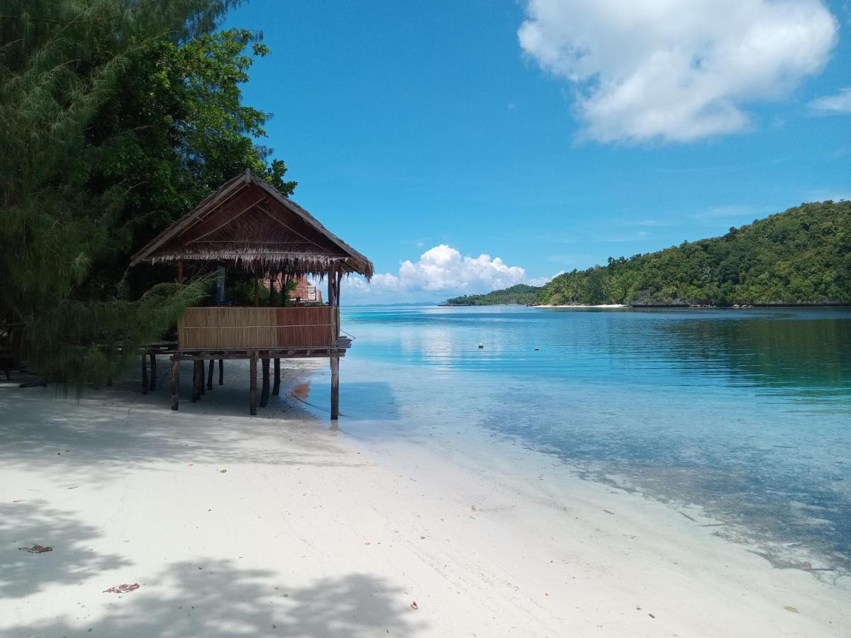 Meos Ambower Homestay Raja Ampat Fam Esterno foto