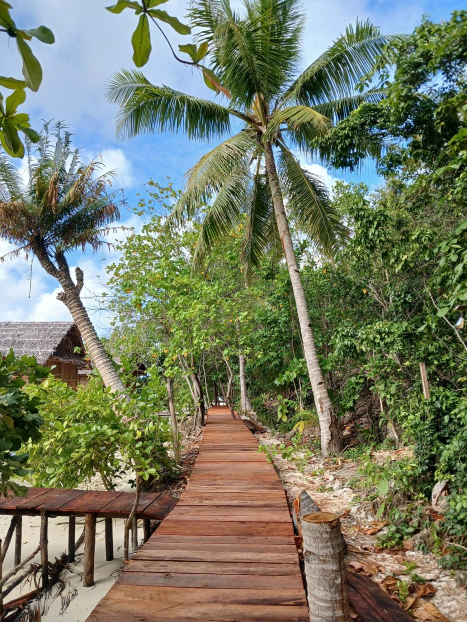 Meos Ambower Homestay Raja Ampat Fam Esterno foto