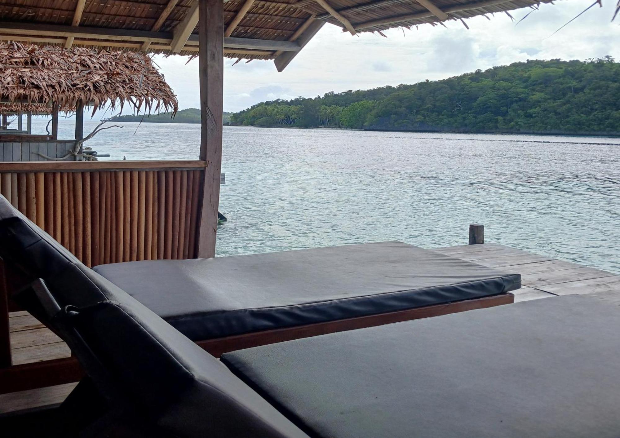Meos Ambower Homestay Raja Ampat Fam Esterno foto