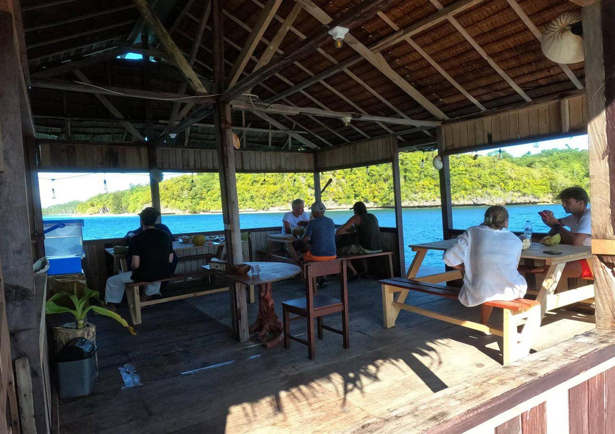 Meos Ambower Homestay Raja Ampat Fam Esterno foto